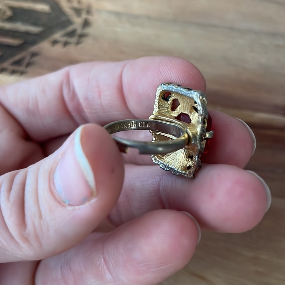 Sarah Coventry Gold toned adjustable ring - Picture 3 of 3